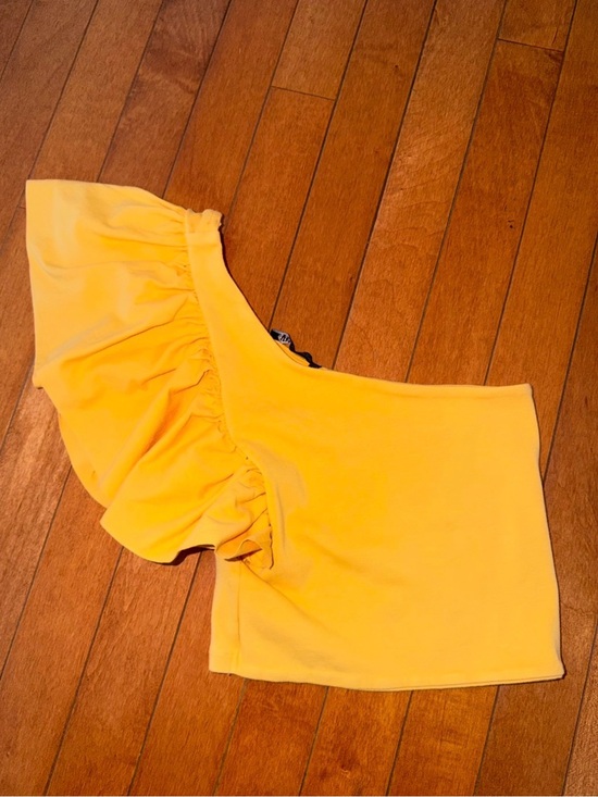 Zara Tops - Zara Yellow Ruffled Top